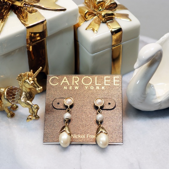 ๐ Elegant Carolee Pearl Drop Gold Tone Earrings NWT ๐ซ - Picture 10 of 10